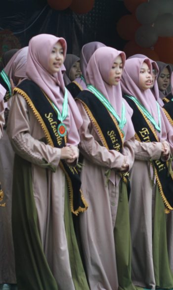 WISUDA 2 WISUDA 2